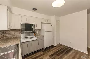 4327 Chateau De Ville Dr, Saint Louis, MO 63129 - Photo 8