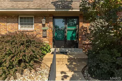 4327 Chateau De Ville Drive, Saint Louis, MO 63129 - Photo 2