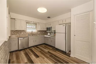 4327 Chateau De Ville Drive, Saint Louis, MO 63129 - Photo 6