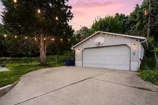 10632 St Francis Ln, Saint Ann, MO 63074 - Photo 2