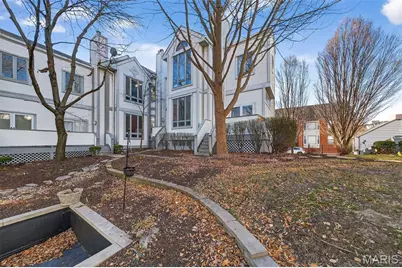 28 Columbus Square Drive, Saint Louis, MO 63101 - Photo 2