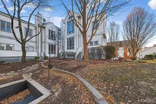 28 Columbus Square Dr, Saint Louis, MO 63101 - Photo 2