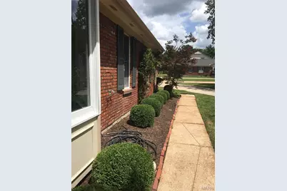 330 Morristown Court, Chesterfield, MO 63017 - Photo 2