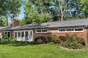 416 Tanglewood Dr, Ladue, MO 63124 - Photo 2