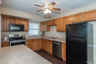 10205 Gourock Dr, Saint Louis, MO 63137 - Photo 6