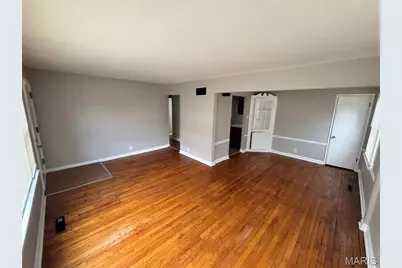 10235 Cabot Drive, Bellefontaine Neighbors, MO 63137 - Photo 4