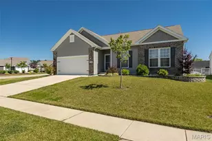 393 Victory Height Dr, Wentzville, MO 63385 - Photo 2