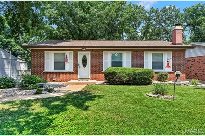 135 Linnview Drive, Saint Louis, MO 63129 - Photo 1