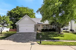 3673 Eagles Hill Ridge, Saint Charles, MO 63303 - Photo 2