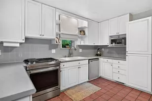 423 Maelln Dr, Webster Groves, MO 63119 - Photo 10