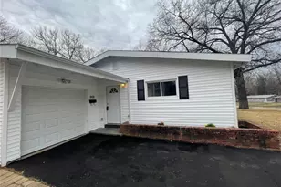 8428 St Olaf Dr, Saint Louis, MO 63134 - Photo 2