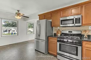 10724 St Matthew Ln, Saint Ann, MO 63074 - Photo 2