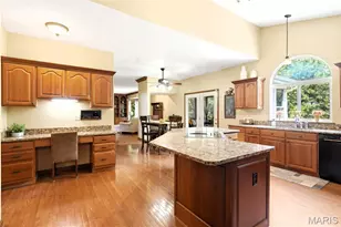 2561 Christopher Oaks Ct, Oakville, MO 63129 - Photo 14