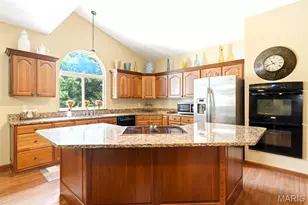 2561 Christopher Oaks Ct, Oakville, MO 63129 - Photo 12