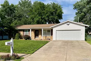 2828 Olde Gloucester Dr, Saint Charles, MO 63301 - Photo 2