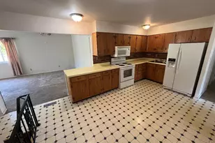 4102 Schlogl Dr, Unincorporated, MO 63125 - Photo 4