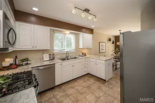 368 Clarendon Ln, Saint Charles, MO 63301 - Photo 10