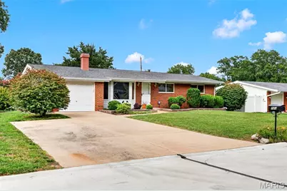 723 Woodward Drive, Saint Louis, MO 63125 - Photo 2