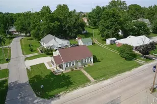 102 Circle Dr, Shelbina, MO 63468 - Photo 2
