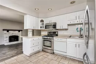 272 Vlg Mdw Dr, Ballwin, MO 63021 - Photo 6