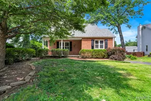 81 Heatherbrook Ln, Kirkwood, MO 63122 - Photo 1