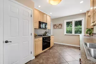 81 Heatherbrook Ln, Kirkwood, MO 63122 - Photo 8