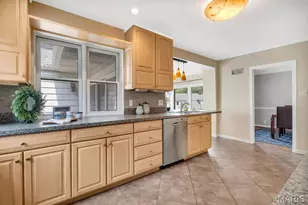 81 Heatherbrook Ln, Kirkwood, MO 63122 - Photo 8