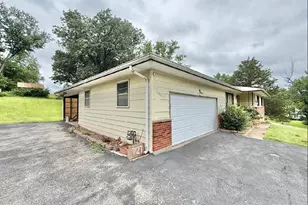 7127 Becker Rd, Oakville, MO 63129 - Photo 24