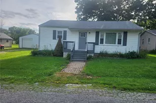 106 S Pearl St, Bowling Green, MO 63334 - Photo 1