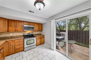 1031 Tavistock Cir, Saint Louis, MO 63129 - Photo 10