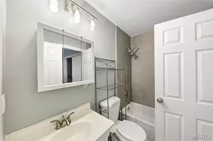 1031 Tavistock Cir, Saint Louis, MO 63129 - Photo 18