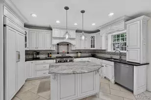 28 Berkshire Dr, Saint Louis, MO 63117 - Photo 14