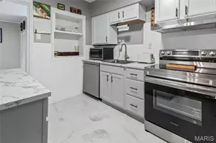 7045 Deerpath Dr, Affton, MO 63123 - Photo 14