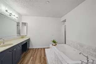 508 Coeur de Royale Dr, Creve Coeur, MO 63141 - Photo 14