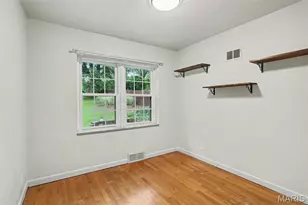 90 Greendale Dr, Saint Louis, MO 63121 - Photo 10