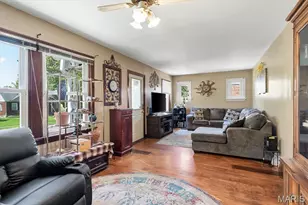 9007 Osage Ln, Saint Louis, MO 63114 - Photo 14