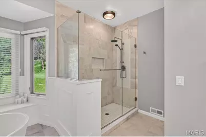 1059 Greystone Manor Parkway, Chesterfield, MO 63005 - Photo 30