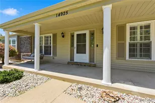 14925 Royalbrook Dr, Chesterfield, MO 63017 - Photo 2