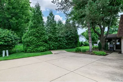1776 Schoettler Valley Drive, Chesterfield, MO 63017 - Photo 44