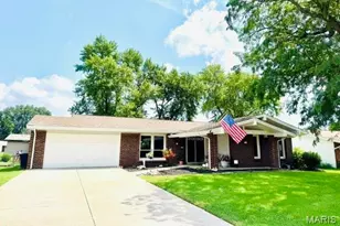 741 Lamplight Ln, Hazelwood, MO 63042 - Photo 8