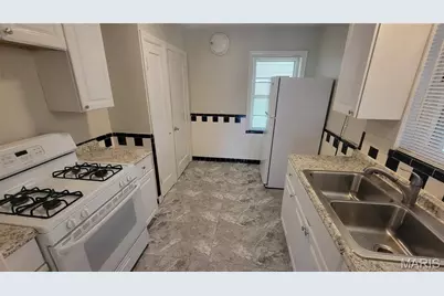 1810 Eton Lane, Saint Louis, MO 63147 - Photo 6