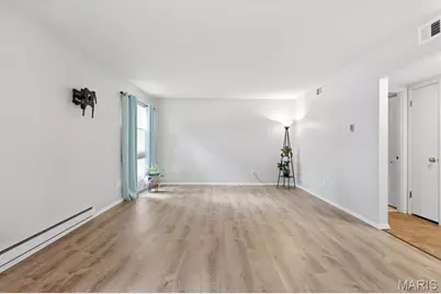 10053 Sakura Drive, Saint Louis, MO 63128 - Photo 8