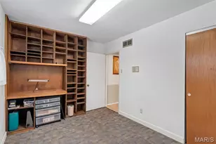 1010 Dovergate Dr, Kirkwood, MO 63122 - Photo 40