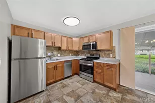277 Dashwood Dr, Ferguson, MO 63135 - Photo 12