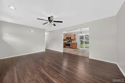 277 Dashwood Drive, Ferguson, MO 63135 - Photo 8