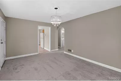 10183 Cloverdale Drive, Saint Louis, MO 63136 - Photo 6