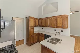 1600 Summerpoint Dr, Fenton, MO 63026 - Photo 16