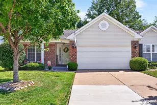 30 Hunting Manor Dr, Saint Charles, MO 63303 - Photo 2
