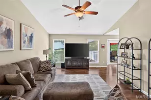 30 Hunting Manor Dr, Saint Charles, MO 63303 - Photo 6