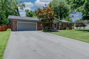 18 Twin Oaks Dr, Saint Charles, MO 63303 - Photo 4
